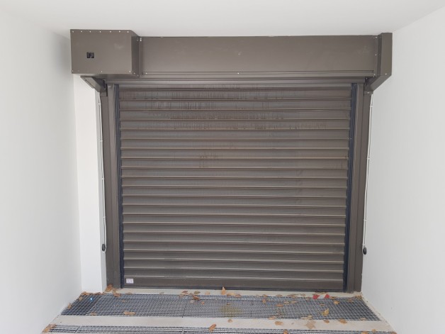 Ρολό ασφαλείας με μονοφασικό κινητήρα πλευρικό